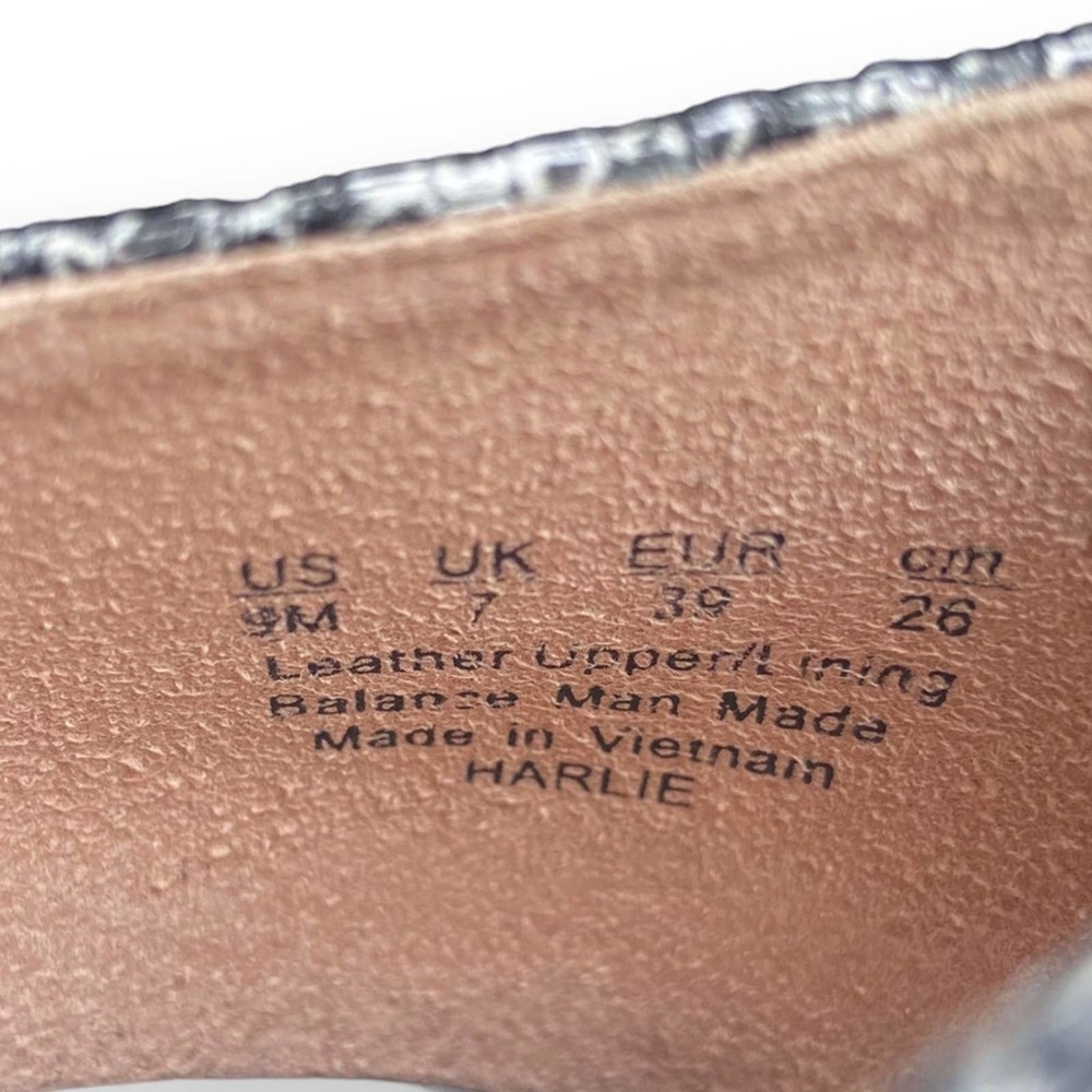 27 Edit Shoes Flats Snake Print Pointed Toe Leather White Grey Size 9 - Picture 11 of 11